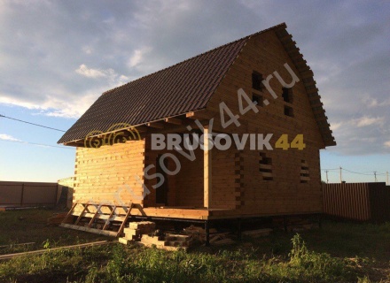 Деревянный дом из бруса с мансардой
