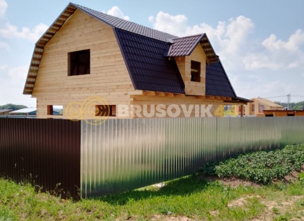 Дом 7,5х8,5 м с открытой террасой 3х7,5 м из сухого профилированного бруса 145х195 мм по индивидуальному проекту в деревне Андрейково, Калининский район, Тверская область